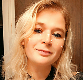 Sarah C - Pin 700640- specialises in tarot, psychic, clairvoyant, astrology readings