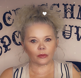 Lou - Pin 500415- specialises in tarot, psychic, clairvoyant, angel-cards readings