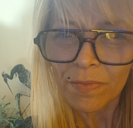 Joanna - Pin 700805- specialises in tarot, psychic, angel-cards readings