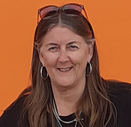 Linda Lilly - Pin 700824- specialises in tarot, psychic, medium, spirit-coach, astrology readings