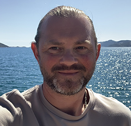 Jon - Pin 500303- specialises in tarot, psychic, clairvoyant, medium readings