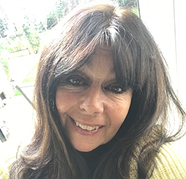 Julia - Pin 700860 - specialises in tarot, angel-cards readings