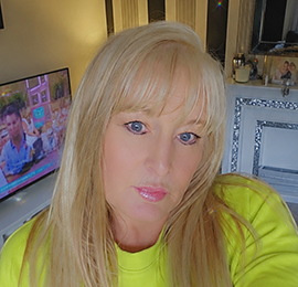 Aurora - Pin 700892 - specialises in tarot and spirit-coach readings