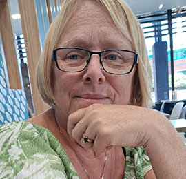 Alison - Pin 700900 - specialises in psychic, clairvoyant and medium readings