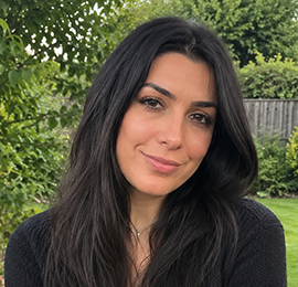 Molly - Pin 500204 - specialises in  readings