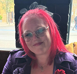 Dani - Pin 400015 - specialises in tarot, angel-cards and spirit-coach readings